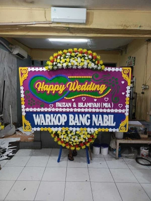 Papan Bunga di Warungbambu Karawang Timur